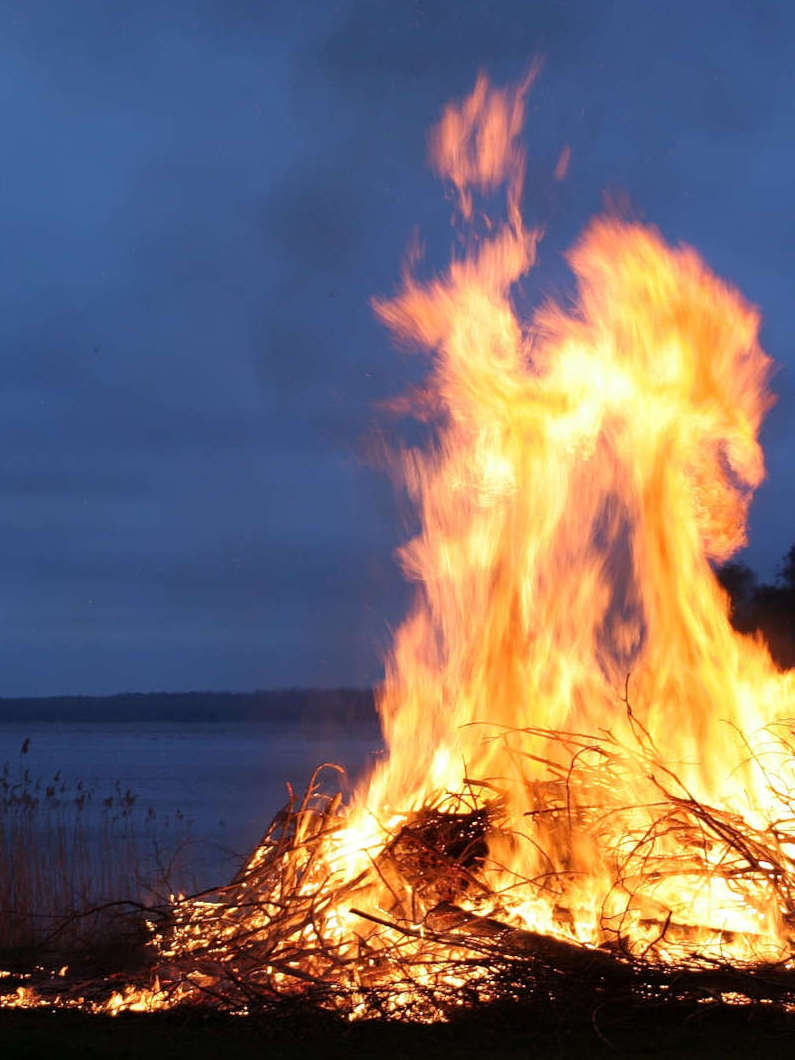 Feuer in der Nacht